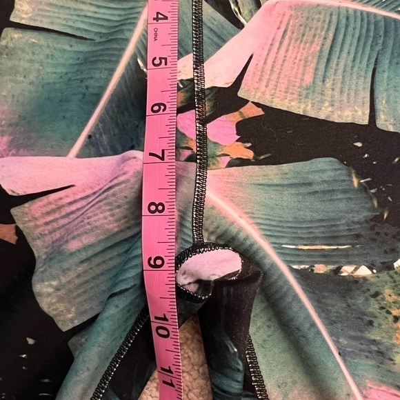 FABLETICS Women’s Tropical Print Leggings Fits S/M - Picture 8 of 9